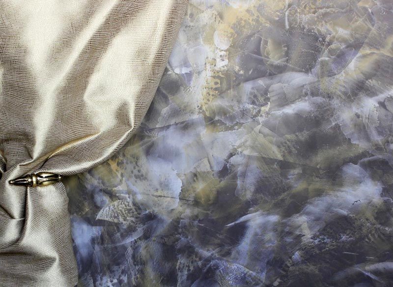 А это каррарский мрамор, отличающийся невероятными переливами цвета