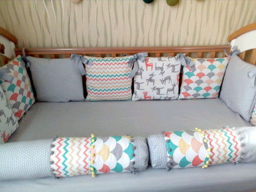 Бортики в кроватку для новорождённых: фото готовых комплектов и особенности самостоятельного пошива