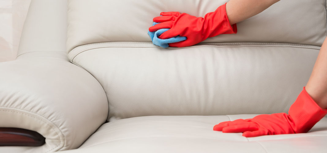 Как почистить диван от пятен без разводов