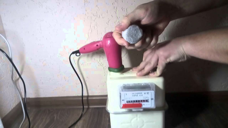 Вместо пылесоса и компрессора, можно использовать обычный фен