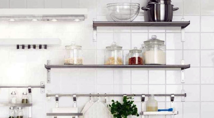 Необычное решение для кухни – 50 уникальных фото настенных полочек в интерьере