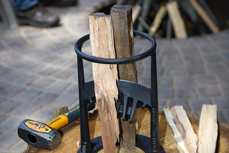 Без топора: как самостоятельно изготовить инструмент для колки дров с ножной педалью