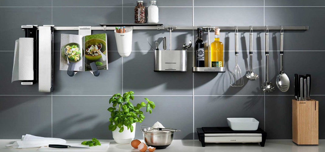 Делаем интерьер кухни удобным: 10 полезных аксессуаров