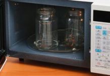 Как стерилизовать пустые банки в микроволновке