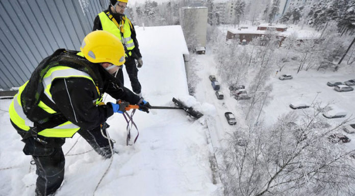 ❄ Уборка снега с крыш: опасности, о которых вы могли не знать
