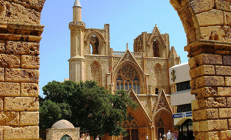 Одно из популярных мест на Кипре – собор Святого Николая
