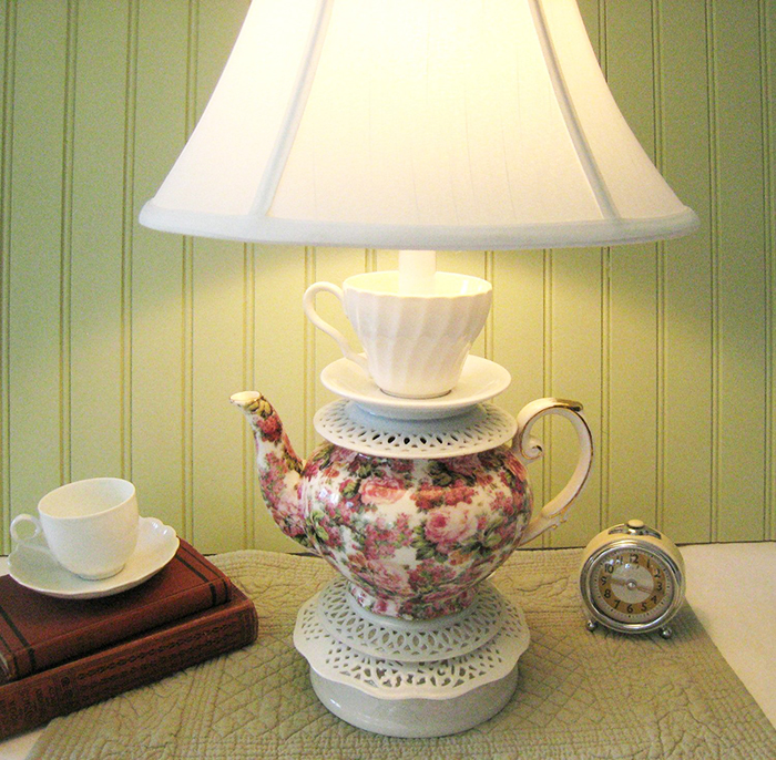 Настольная лампа из чайного сервиза
